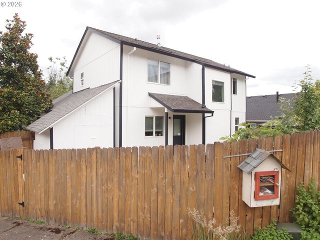 13444 Se PIPER Dr, Happy Valley, OR 97086