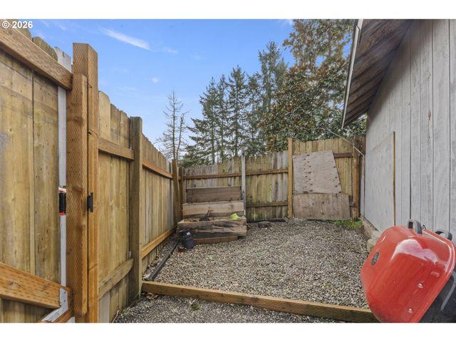 13444 Se PIPER Dr, Happy Valley, OR 97086