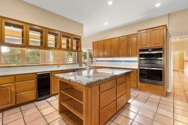 50 Tiburon DR, Austin, TX 78738