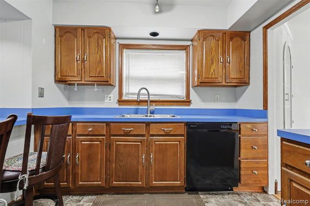 23114 Hollander Street, Dearborn, MI 48128