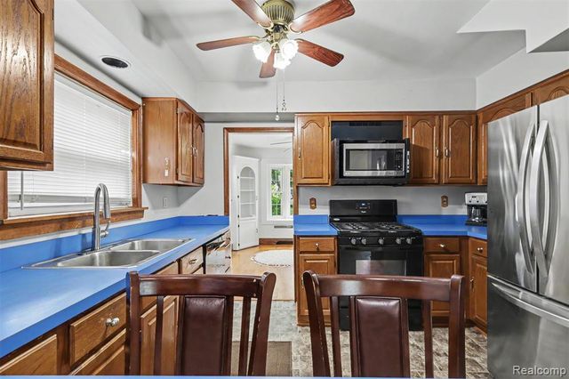 23114 Hollander Street, Dearborn, MI 48128