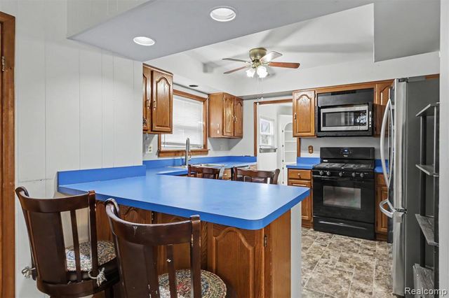 23114 Hollander Street, Dearborn, MI 48128