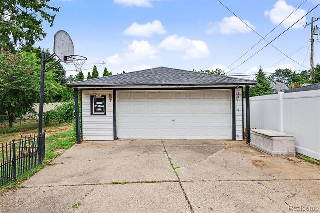 23114 Hollander Street, Dearborn, MI 48128