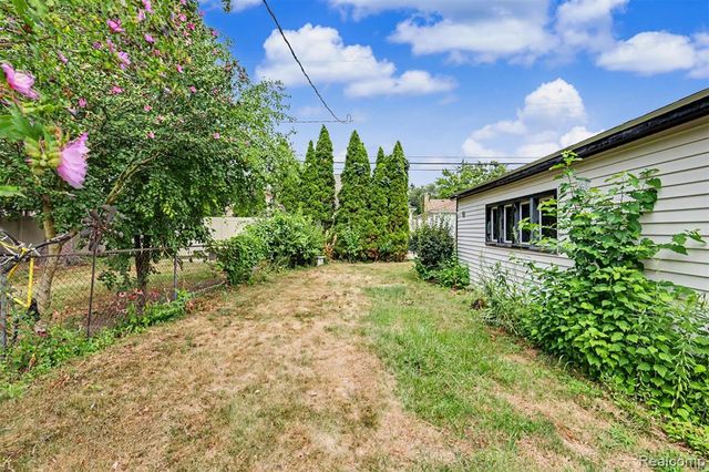 23114 Hollander Street, Dearborn, MI 48128