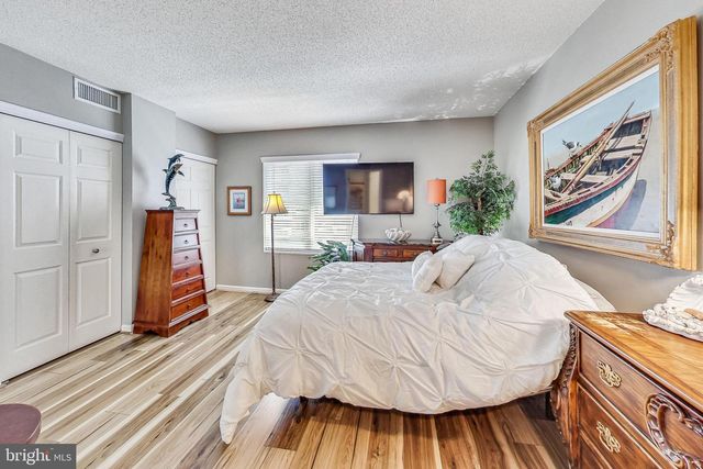 3101 N Hampton Dr Apt 912, Alexandria, VA 22302