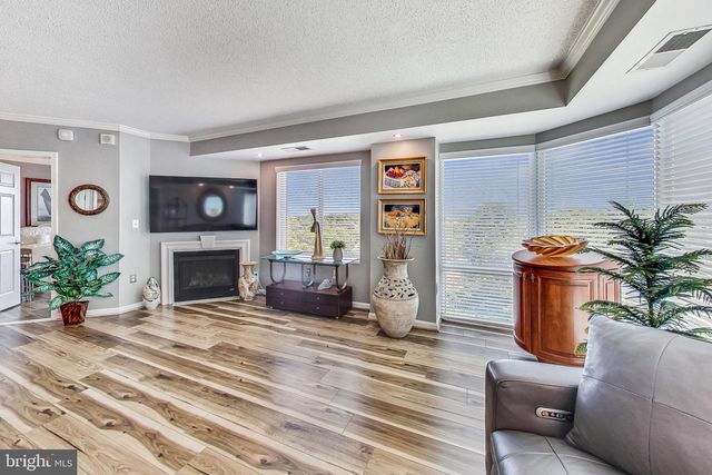 3101 N Hampton Dr Apt 912, Alexandria, VA 22302