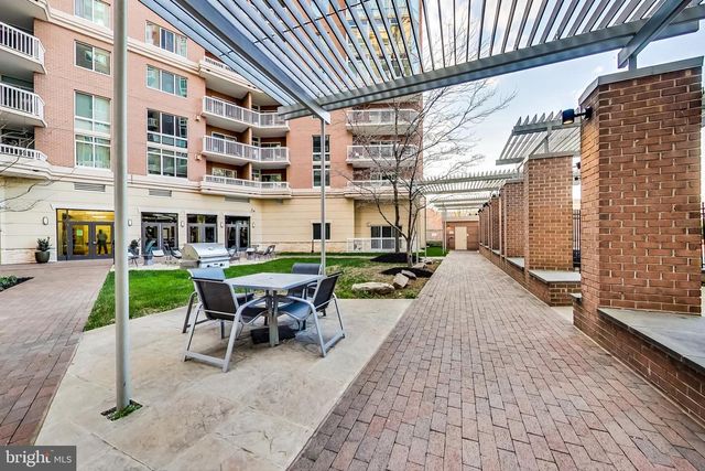 3101 N Hampton Dr Apt 912, Alexandria, VA 22302