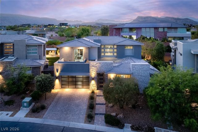 19 MOONFIRE Drive, Las Vegas, NV 89135