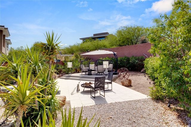 19 MOONFIRE Drive, Las Vegas, NV 89135