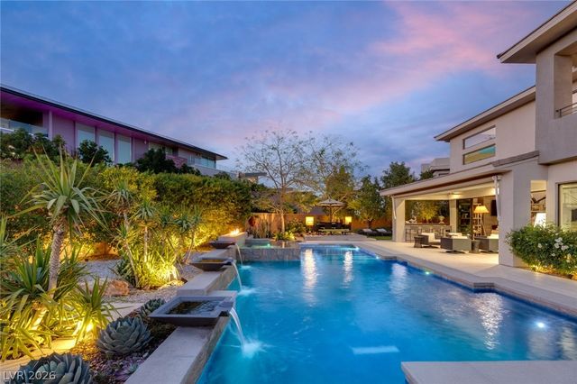 19 MOONFIRE Drive, Las Vegas, NV 89135