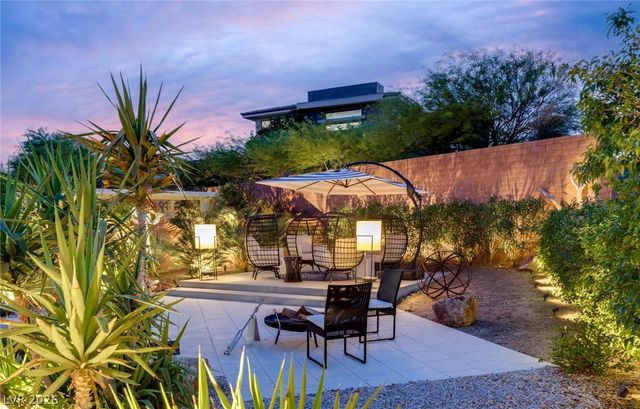 19 MOONFIRE Drive, Las Vegas, NV 89135