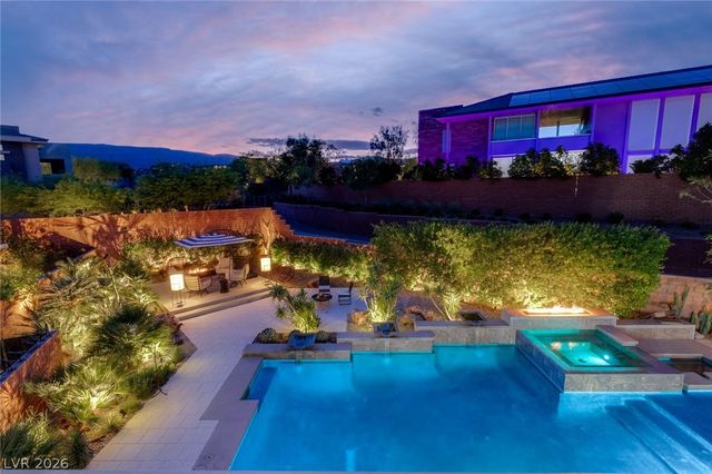 19 MOONFIRE Drive, Las Vegas, NV 89135