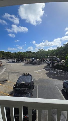 3511 Inverrary Dr 205, Lauderhill, FL 33319