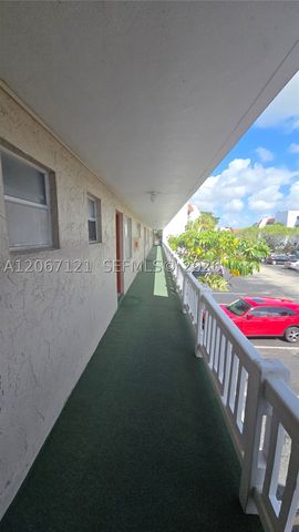 3511 Inverrary Dr 205, Lauderhill, FL 33319
