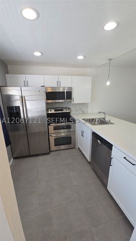 3511 Inverrary Dr 205, Lauderhill, FL 33319