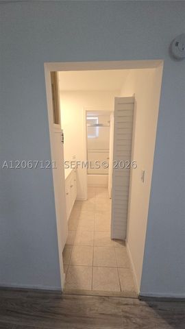 3511 Inverrary Dr 205, Lauderhill, FL 33319