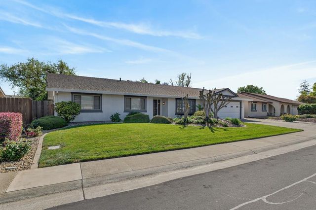 8724 Oconnell Ct, Elk Grove, CA 95624
