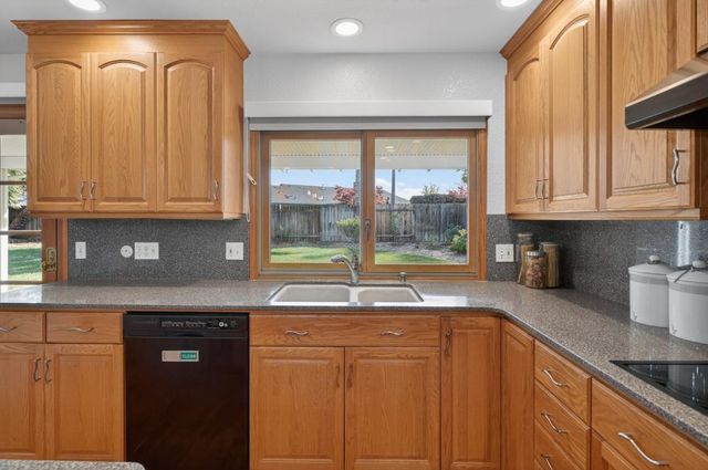 8724 Oconnell Ct, Elk Grove, CA 95624