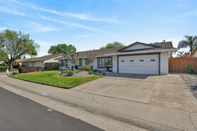 8724 Oconnell Ct, Elk Grove, CA 95624