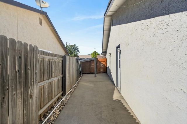 8724 Oconnell Ct, Elk Grove, CA 95624