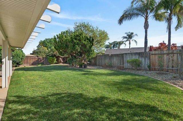8724 Oconnell Ct, Elk Grove, CA 95624