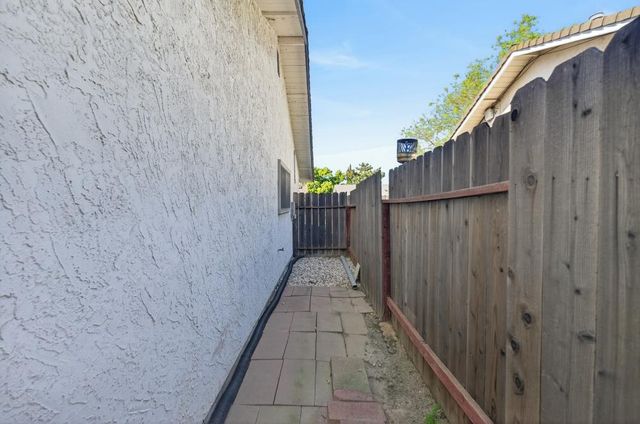 8724 Oconnell Ct, Elk Grove, CA 95624