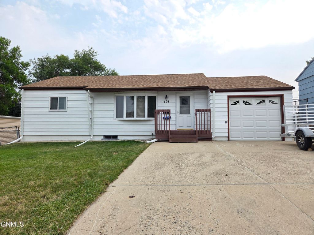 401 11th Street NW, Mandan, ND 58554 photo 1