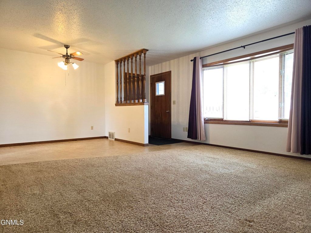 401 11th Street NW, Mandan, ND 58554 photo 5