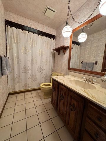 2002 Michael Drive, Irwin, PA 15642