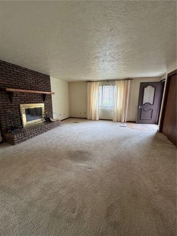 2002 Michael Drive, Irwin, PA 15642