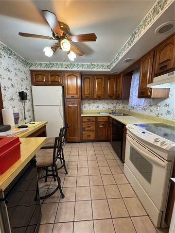 2002 Michael Drive, Irwin, PA 15642