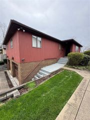 2002 Michael Drive, Irwin, PA 15642