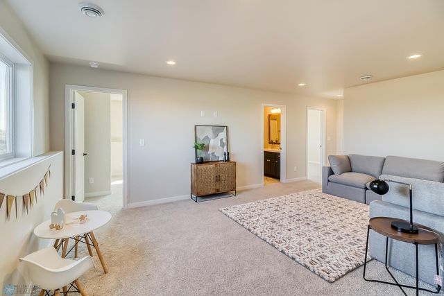 837 60th Avenue W, West Fargo, ND 58078