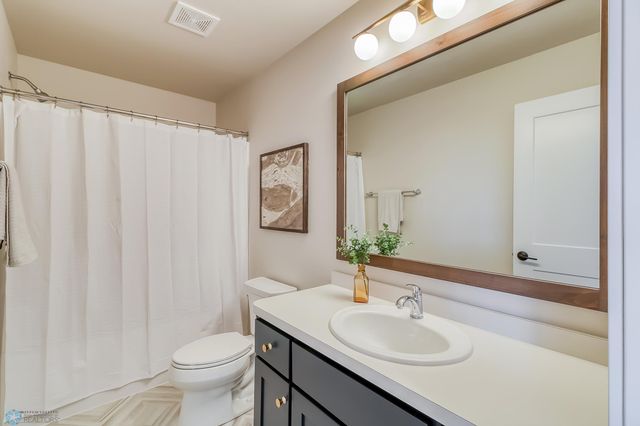 837 60th Avenue W, West Fargo, ND 58078