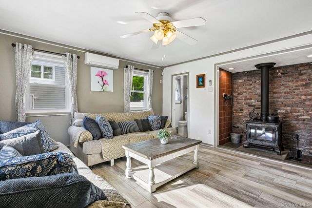 148 Oak Avenue, Shirley, NY 11967