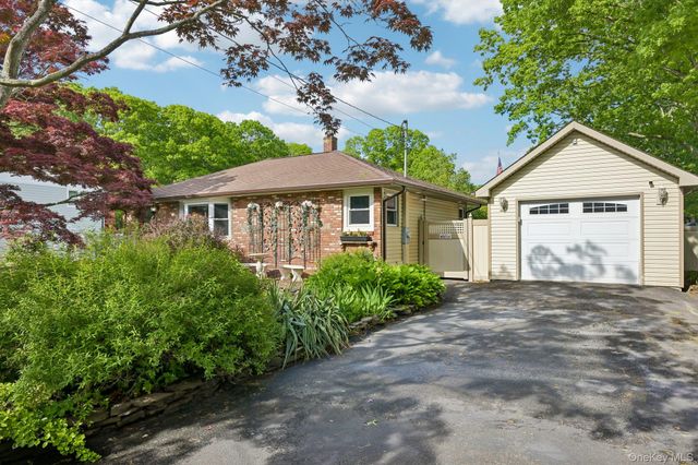148 Oak Avenue, Shirley, NY 11967