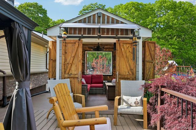 148 Oak Avenue, Shirley, NY 11967