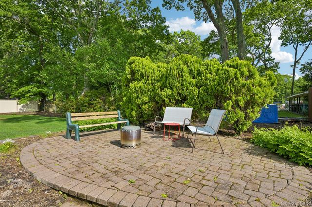148 Oak Avenue, Shirley, NY 11967