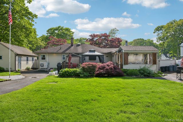 148 Oak Avenue, Shirley, NY 11967