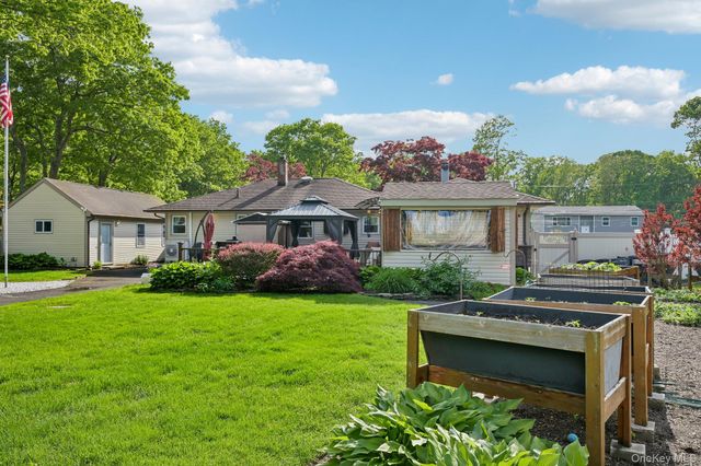 148 Oak Avenue, Shirley, NY 11967