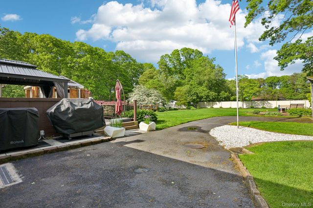 148 Oak Avenue, Shirley, NY 11967