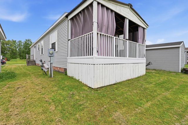 58520 Brookside Drive, Lenox, MI 48048
