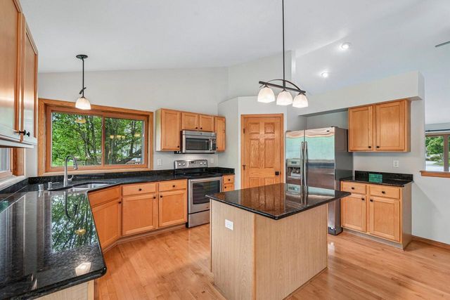 2423 Judith LANE, Waukesha, WI 53188