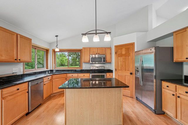 2423 Judith LANE, Waukesha, WI 53188