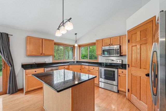 2423 Judith LANE, Waukesha, WI 53188