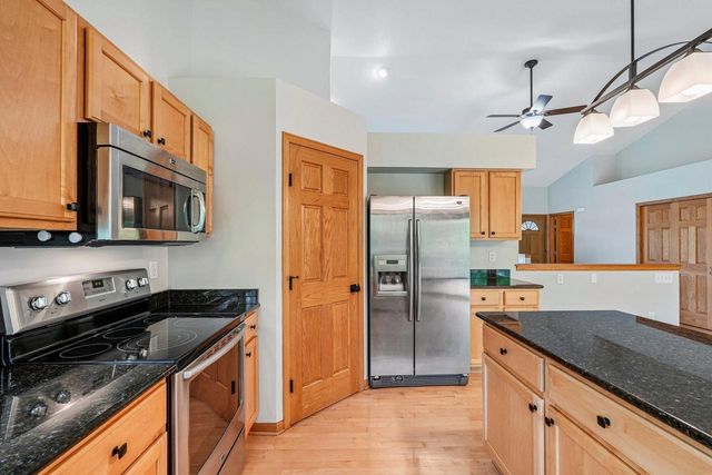 2423 Judith LANE, Waukesha, WI 53188