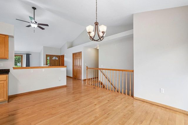 2423 Judith LANE, Waukesha, WI 53188