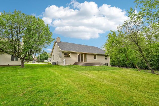 2423 Judith LANE, Waukesha, WI 53188