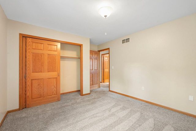 2423 Judith LANE, Waukesha, WI 53188
