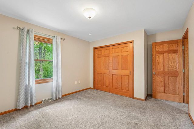 2423 Judith LANE, Waukesha, WI 53188